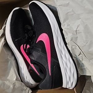 Nike revolution 6 NN, women's,  size US 9.5